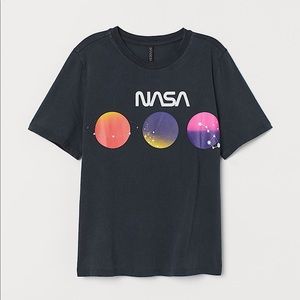 H&M Divided | NASA colorful planets graphic T-shirt, size M